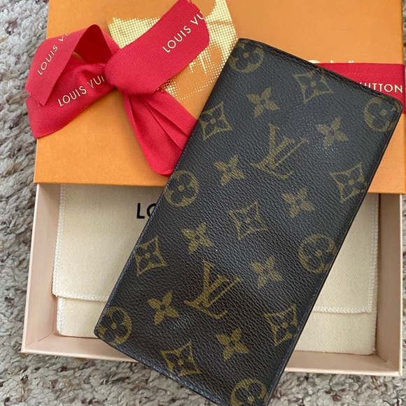 Louis Vuitton Handbags - Authentic Louis Vuitton Checkbook and Agenda Cover